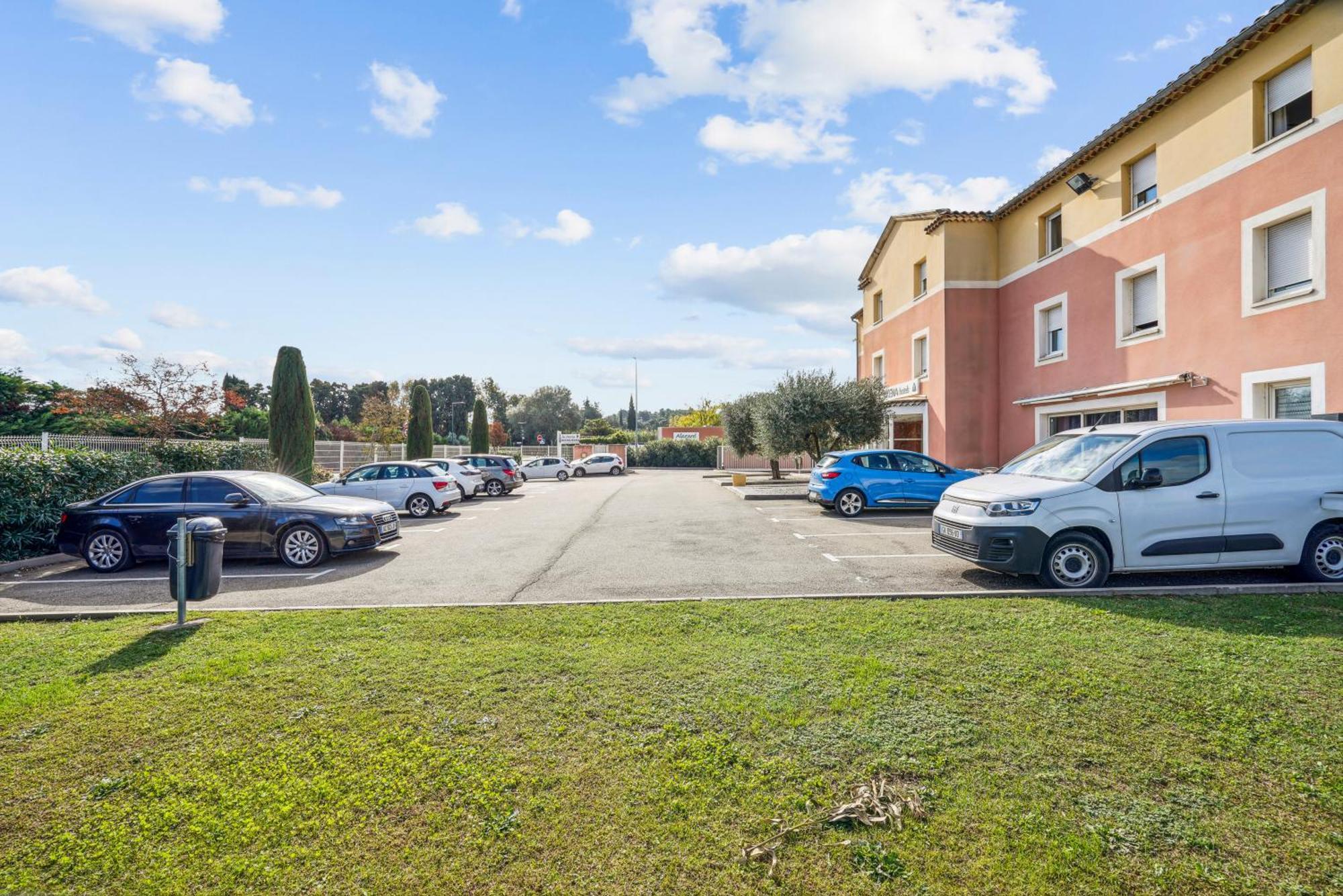 Hotel Akena Chateaurenard - Parc Des Expositions Avignon エクステリア 写真