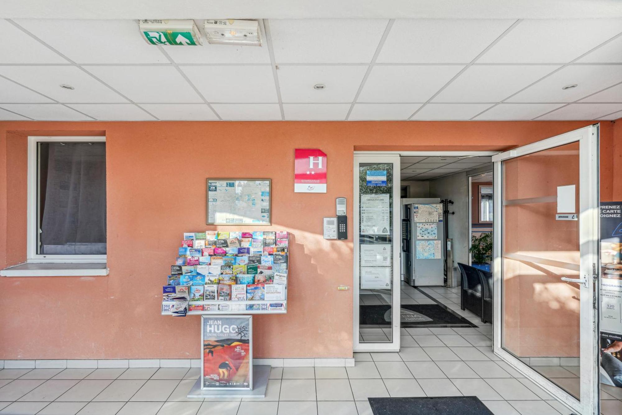 Hotel Akena Chateaurenard - Parc Des Expositions Avignon エクステリア 写真