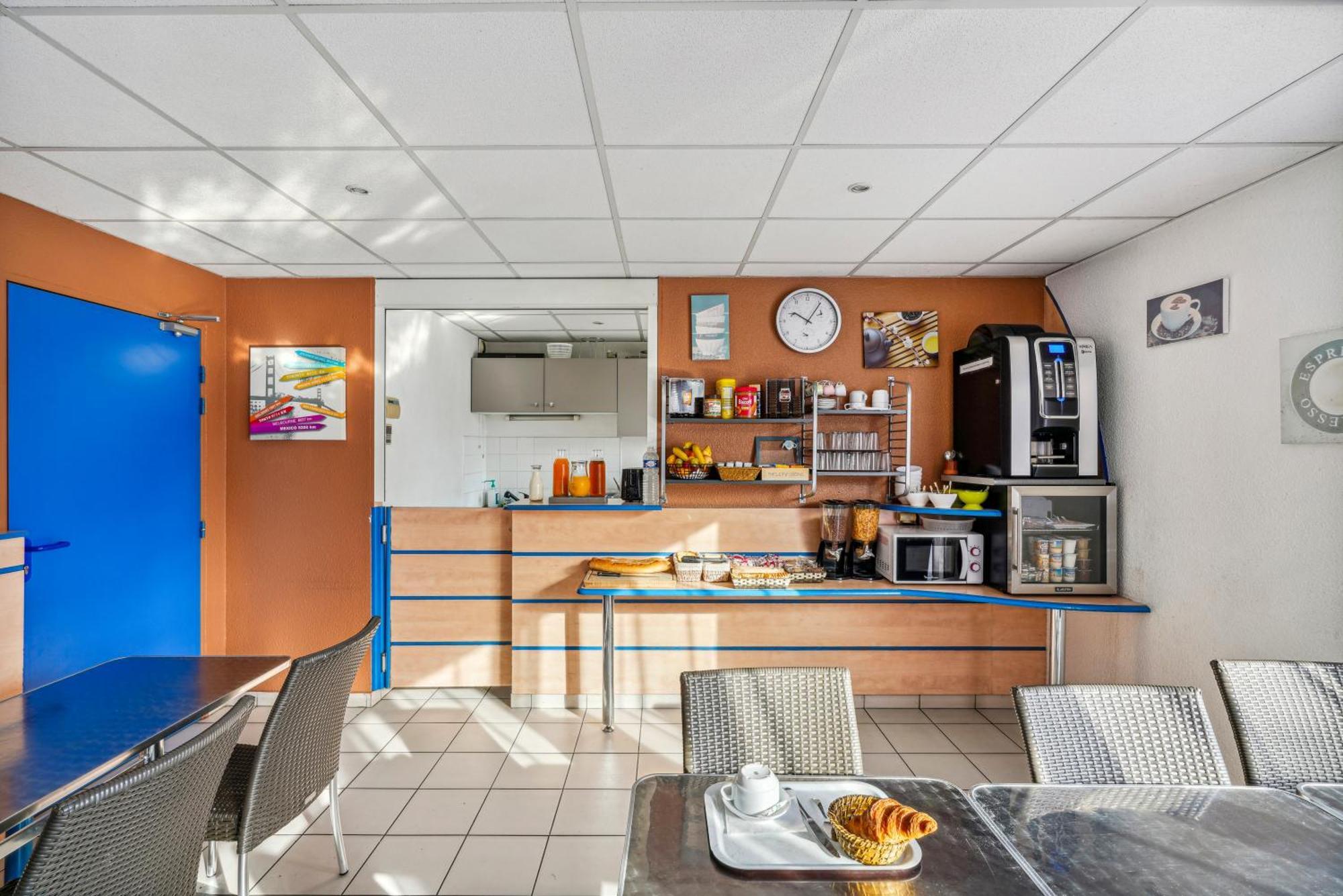 Hotel Akena Chateaurenard - Parc Des Expositions Avignon エクステリア 写真