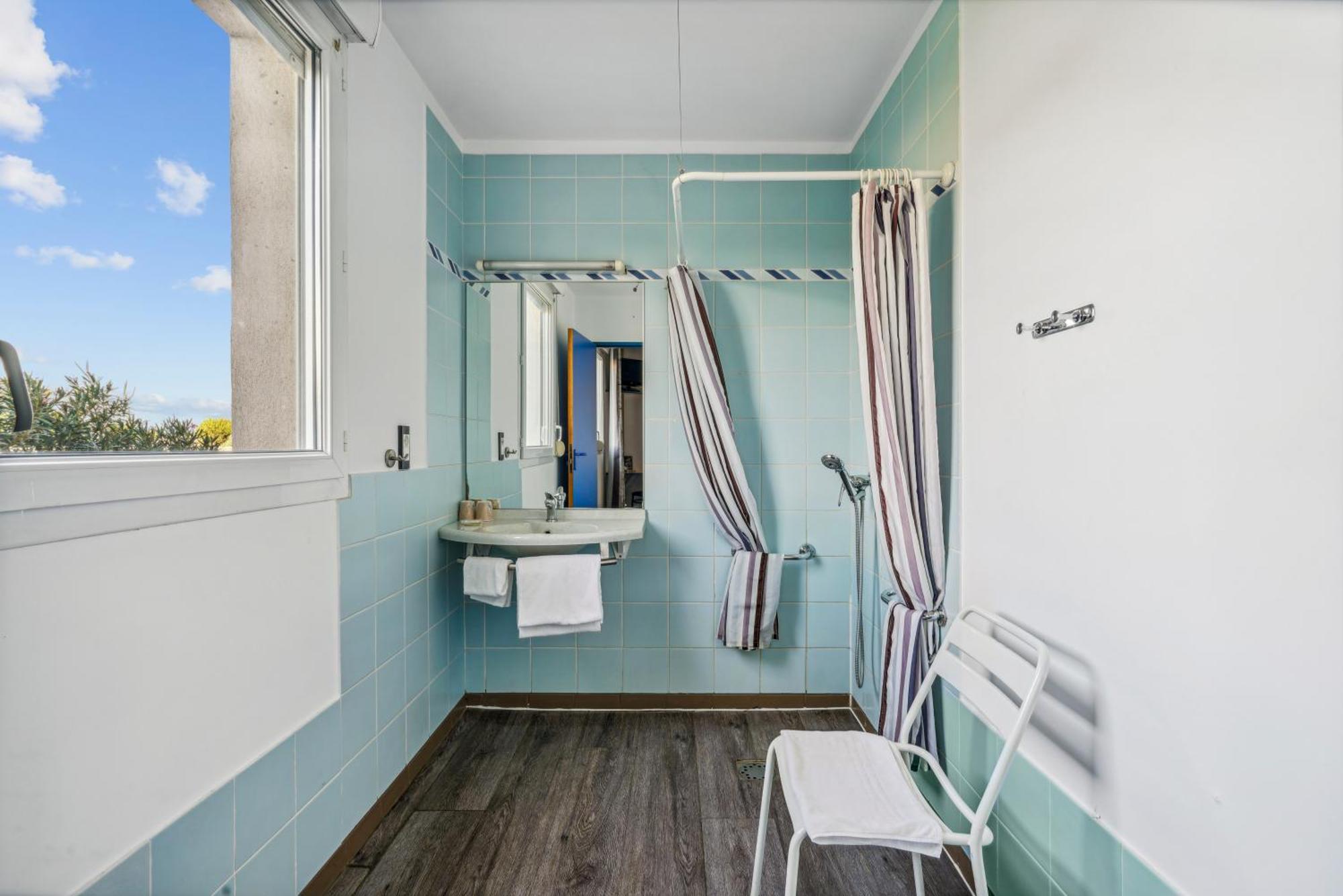 Hotel Akena Chateaurenard - Parc Des Expositions Avignon エクステリア 写真