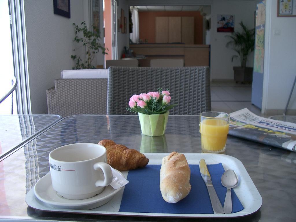 Hotel Akena Chateaurenard - Parc Des Expositions Avignon エクステリア 写真