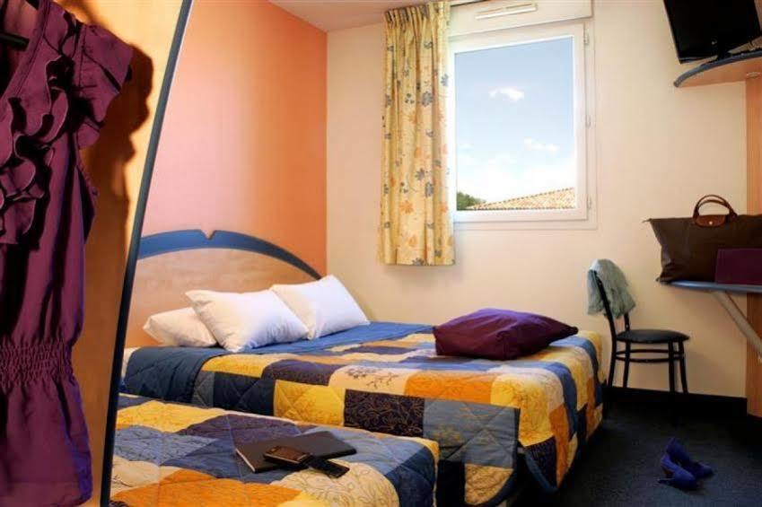 Hotel Akena Chateaurenard - Parc Des Expositions Avignon エクステリア 写真